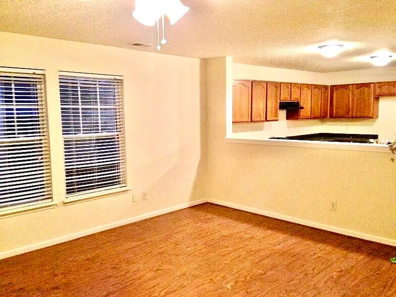 Building Photo - 2317 Lonan Ct