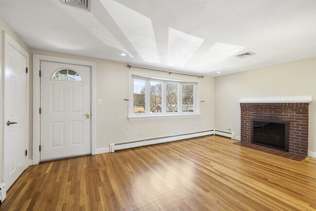 Building Photo - 160 Ravenswood Rd