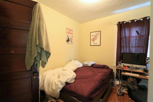 Building Photo - 19 Park Ave