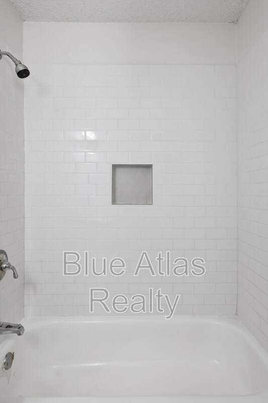 Building Photo - 8030 Cambridge Cir