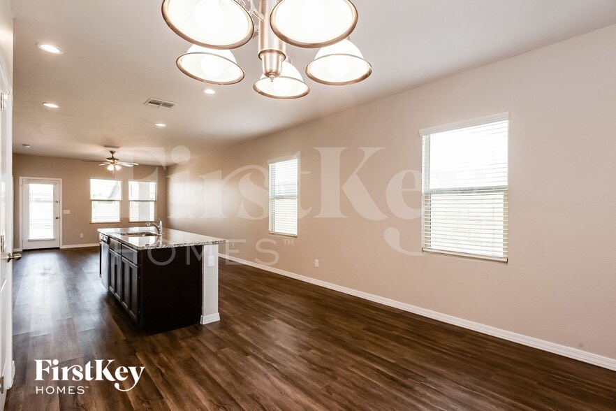 Building Photo - 354 W Powell Dr