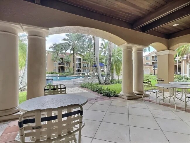 Building Photo - 8010 N Nob Hill Rd