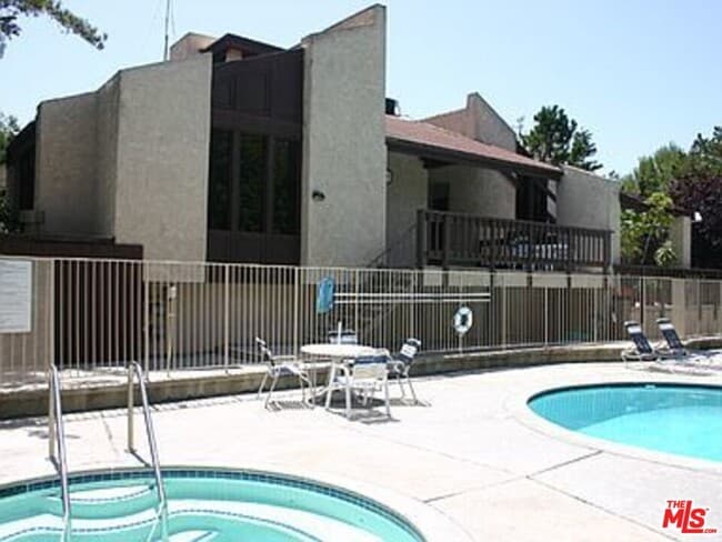 Building Photo - 4105 Summertime Ln