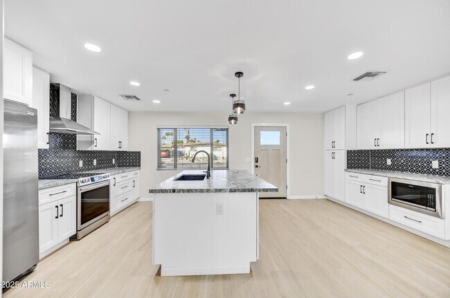 Building Photo - 2223 N 74th St