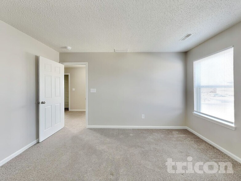 Building Photo - 676 Blue Meadow Dr