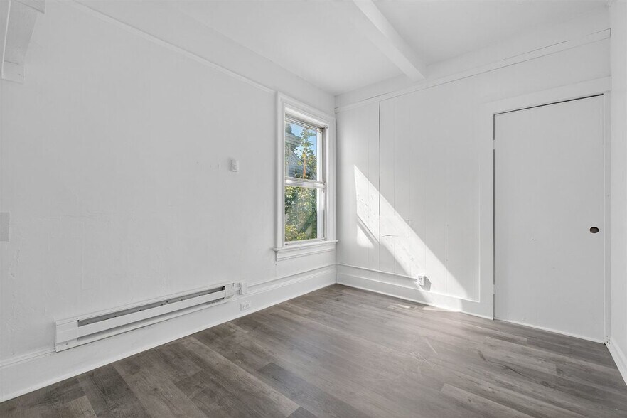 Building Photo - 49 S Hamilton St