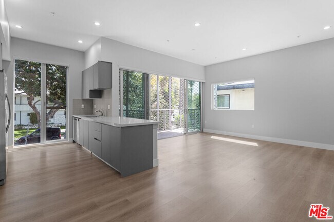 Building Photo - 1223 Hayworth Ave