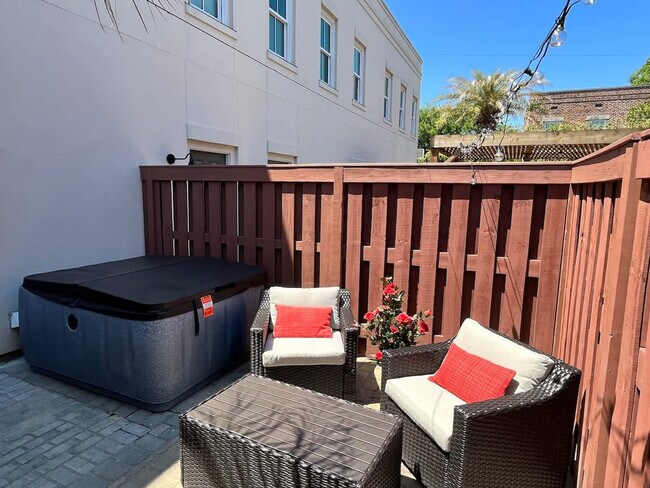 Building Photo - 306 W Gaston St