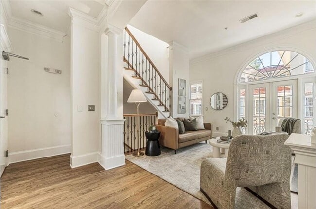 Building Photo - 802 Clifton Heights Ln NE