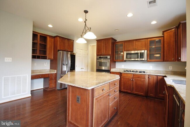 Building Photo - 5569 Jamisons Farm Dr