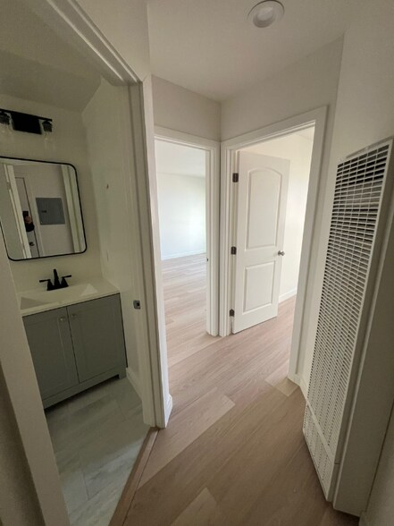 Building Photo - 10 Pueblo St