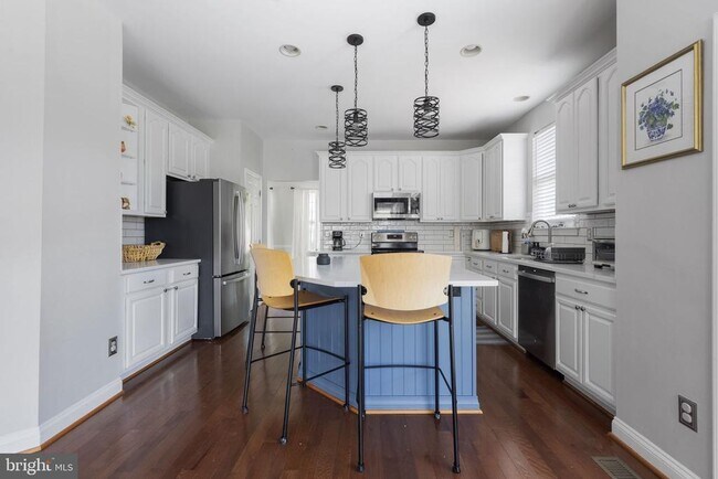 Building Photo - 608 Talmadge Ct SE
