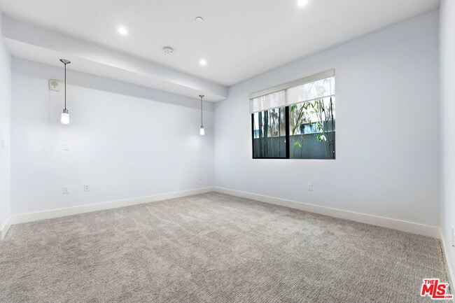 Building Photo - 5955 Saturn St