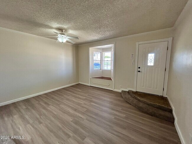 Building Photo - 711 N Oracle Cir