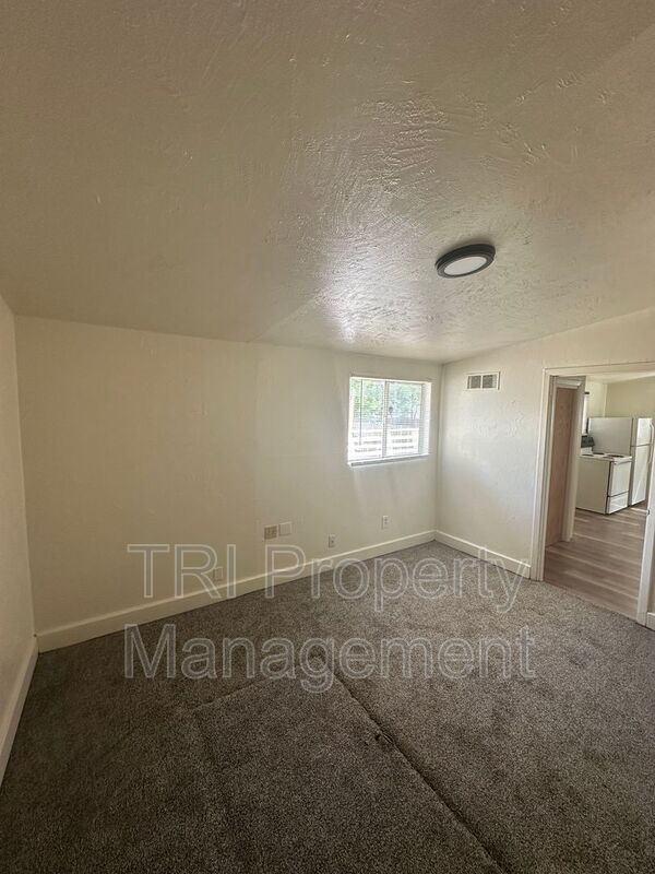 Building Photo - 1453 1/2 10th Street