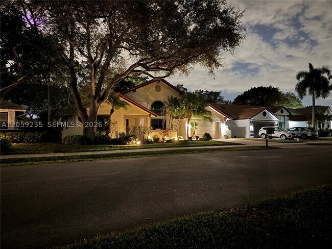 Building Photo - 3160 Peachtree Cir