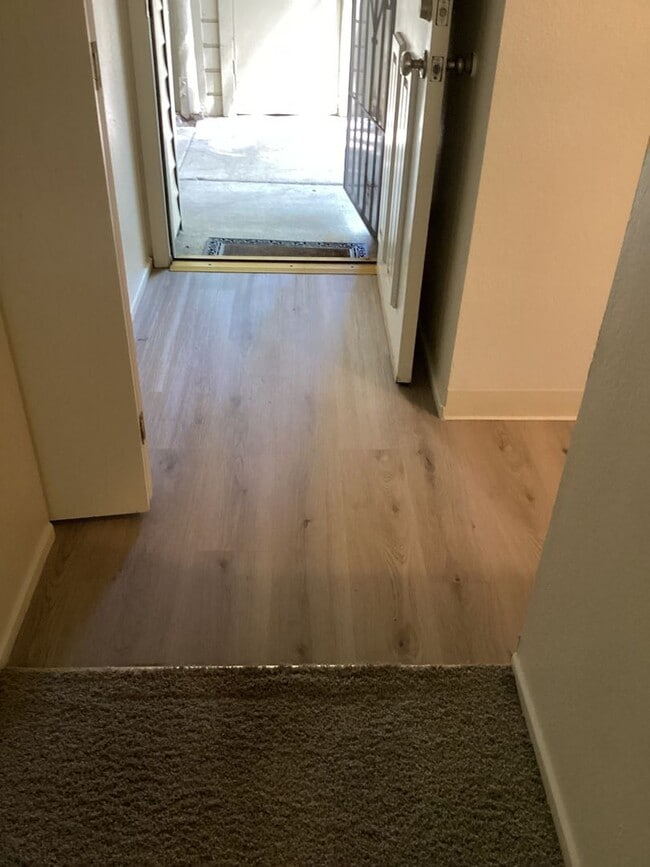 Building Photo - ONLY $1,350.00 PER MONTH - DON'T MISS OUT ON THIS CUTE GROUND FLOOR -2 BEDROOM/1BATH CONDO IN GAT...