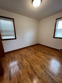 Building Photo - 3022 Losey Blvd S