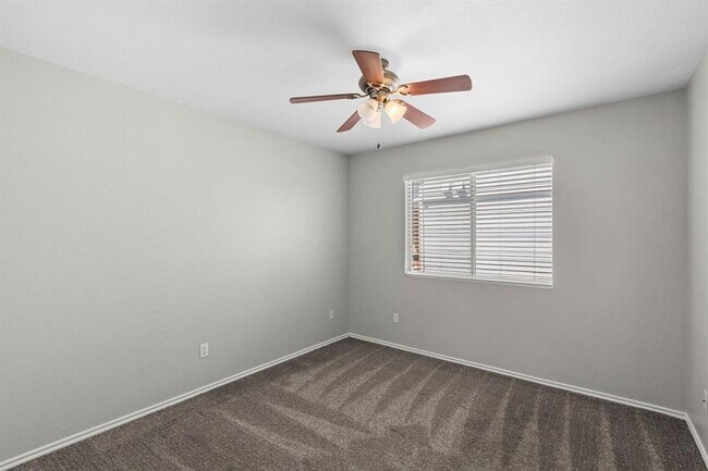 Building Photo - 164 Pearl Lake Dr