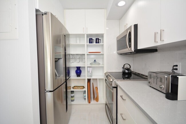Building Photo - 2780 S Ocean Blvd