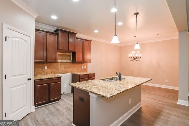 Building Photo - 4944 Longview Run