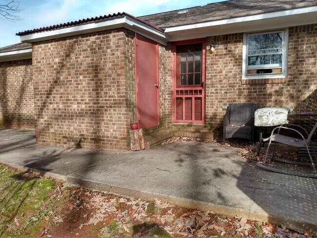 Building Photo - 103 Colebrook Ct