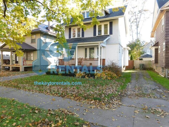 Primary Photo - 125 W High Terrace