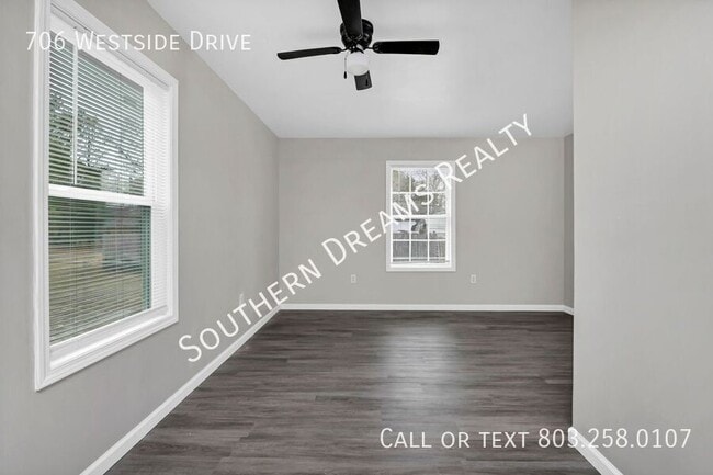 Building Photo - 706 Westside Dr