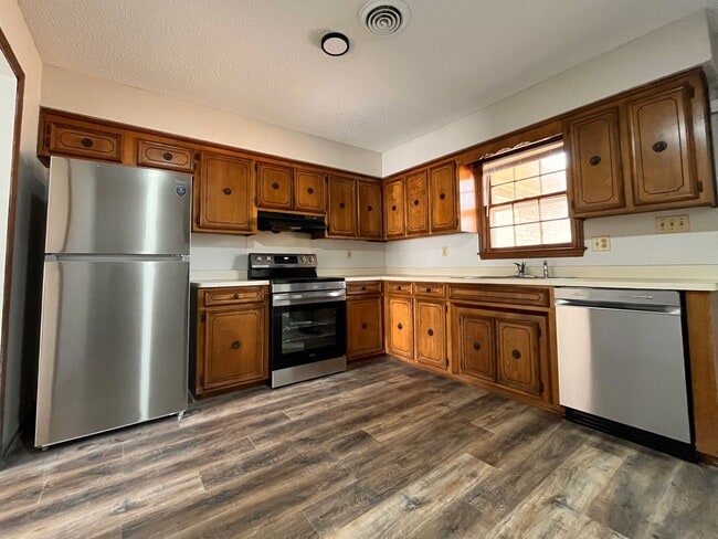 Building Photo - Charming & Affordable Living in Spartanburg!