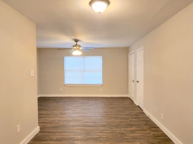 Building Photo - 1106 2nd Ave N