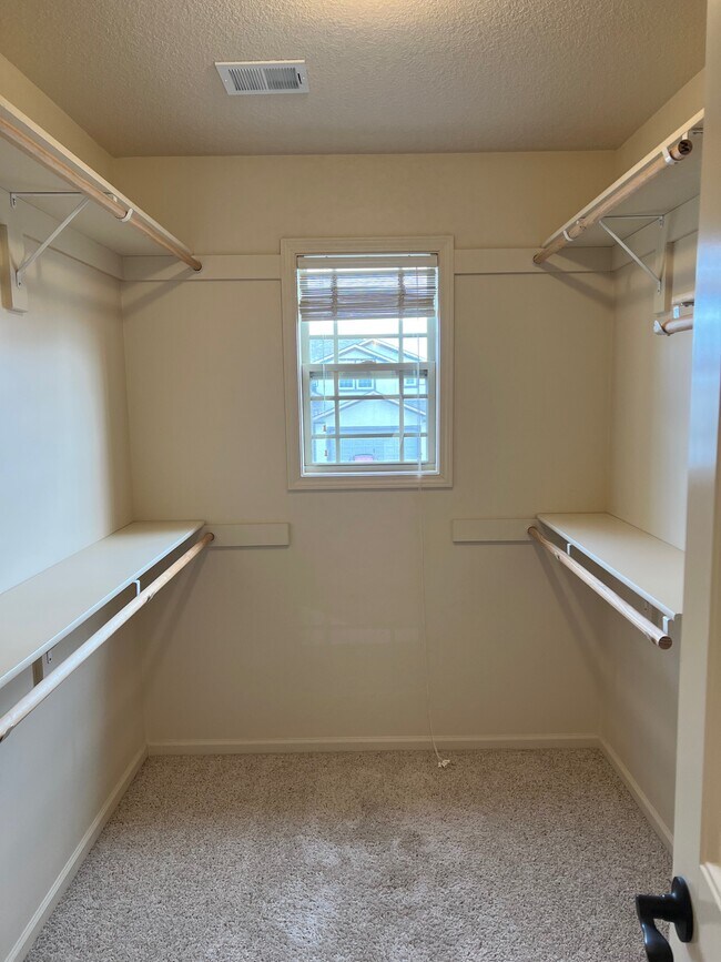 Building Photo - 1234 Vivian Dr