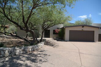Building Photo - Well Maintained 3 Bedroom 2 Bath Home! Located in a Desirable North Tucson Location! Short Term R...