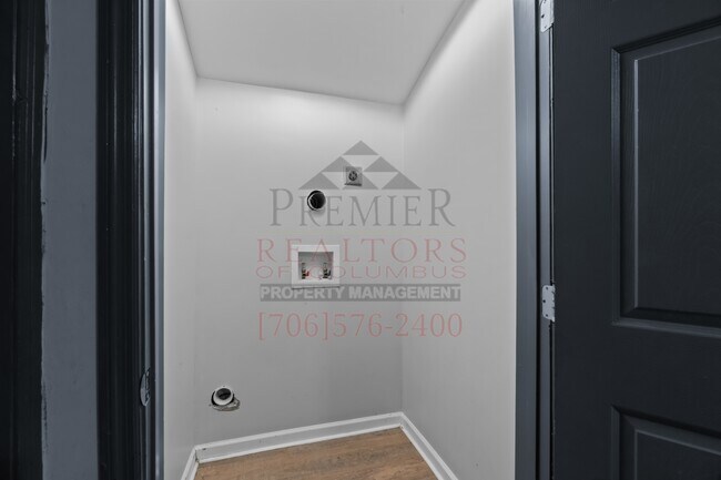 Building Photo - 615 32nd St