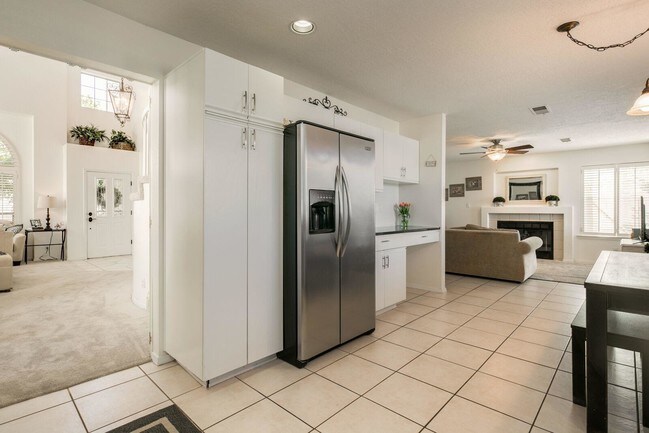 Building Photo - 6809 Medinah Ln NE