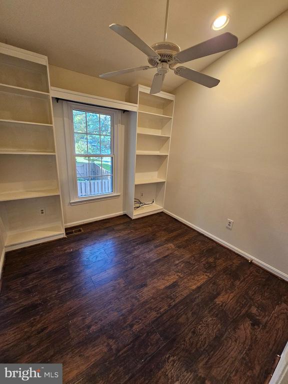 Building Photo - 10520 Pine Haven Terrace