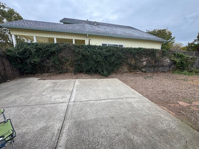 Building Photo - Beautiful 4 Bedroom House Available Now!