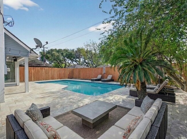 Building Photo - 1676 Beaconshire