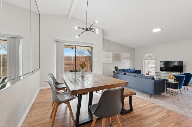 Building Photo - 3454 Livingston Ln