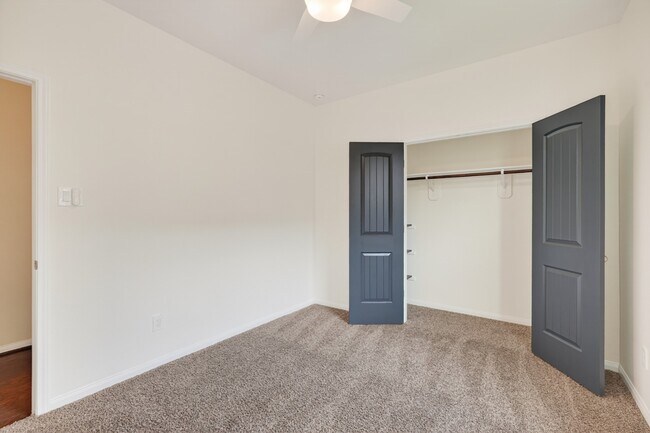 Building Photo - 12027 Rockridge Falls Dr