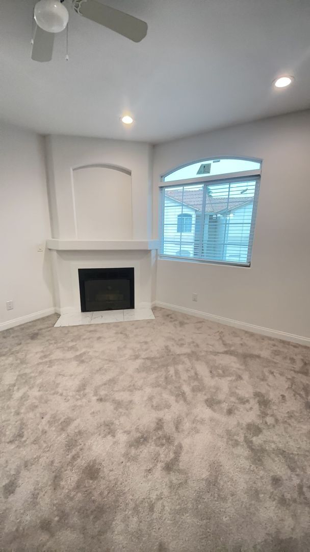 Building Photo - Pacific Legends East