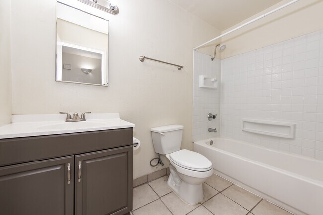 Building Photo - 4598 W 18th Ln
