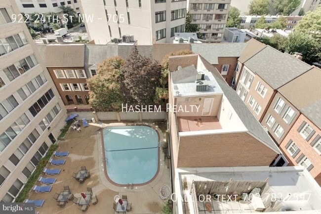 Building Photo - 922 24th St NW