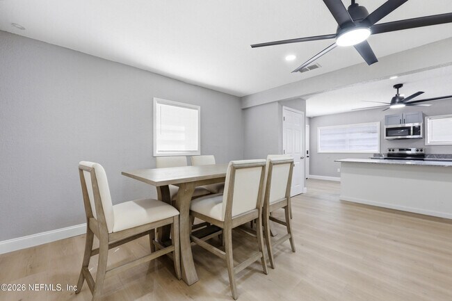 Building Photo - 9565 Carbondale Dr W