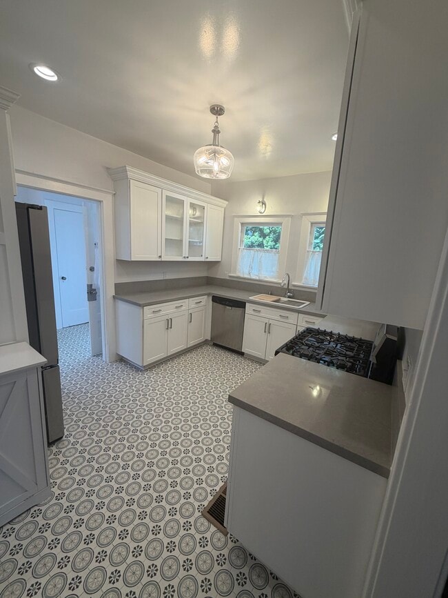 Kitchen - 713 S Bronson Ave