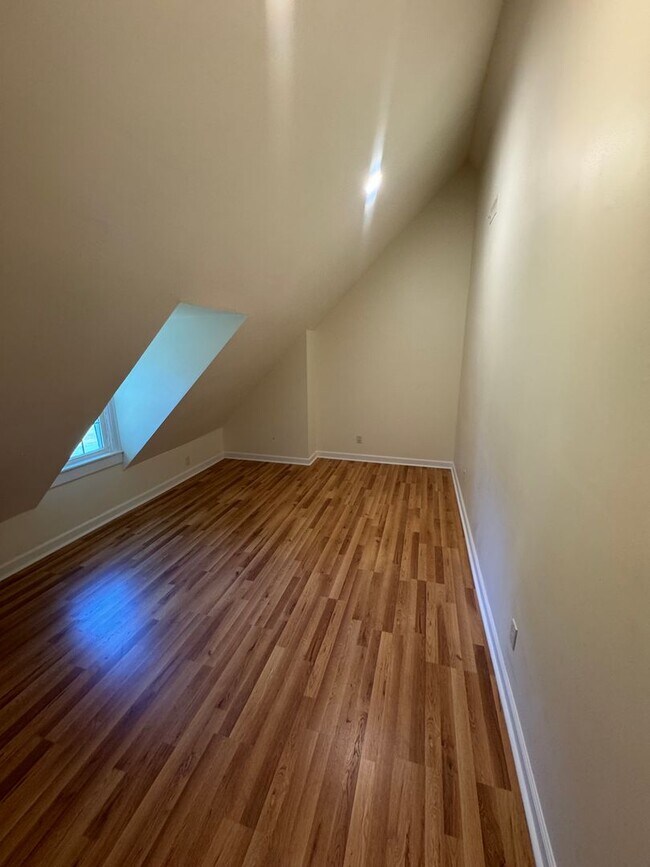Building Photo - 207 Edgemont Ave