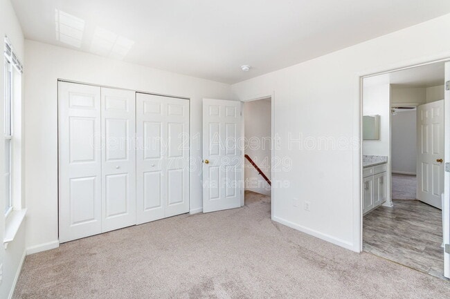 Building Photo - 45425 Clarkes Crossing Square