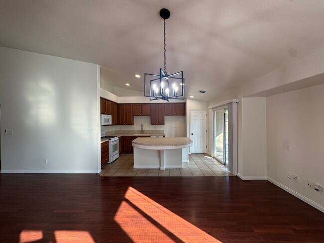 Building Photo - Spacious SW home with an office!