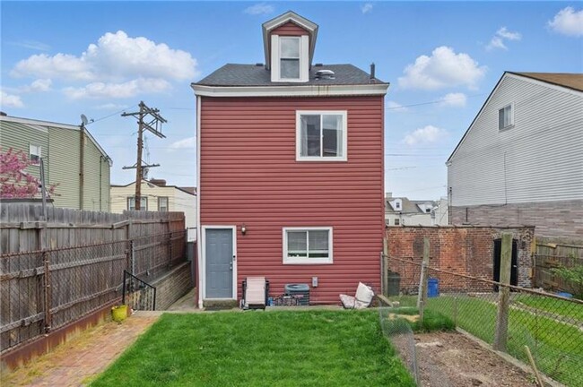 Building Photo - 431 Cedarville St