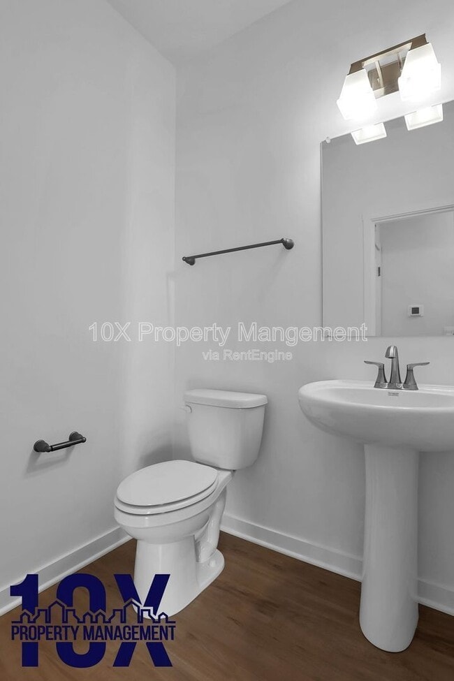 Building Photo - 3246 Mackinac Dr