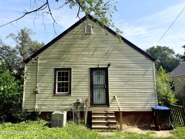Building Photo - 2706 Wyandotte Ave